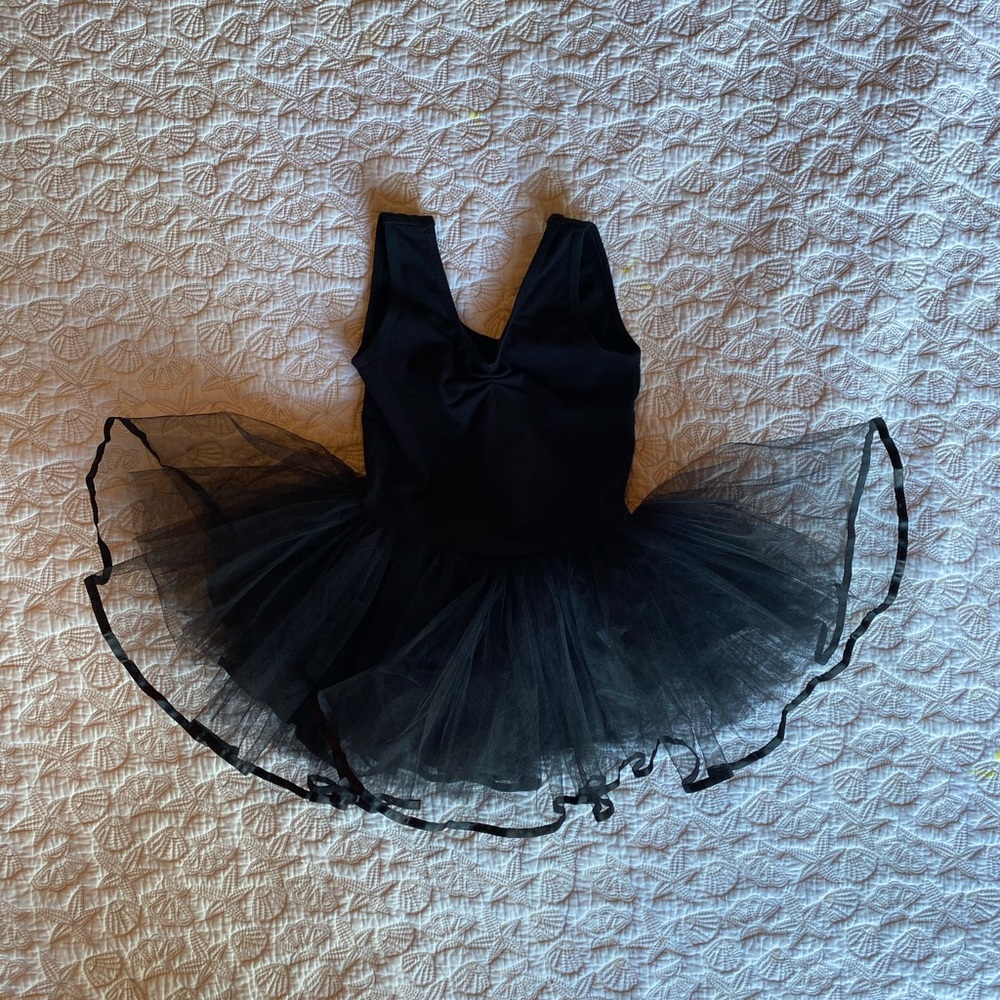 Black tutu w ballerina ruffle skirt. Size 1 to 2 T